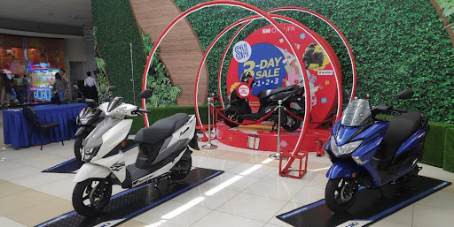 suzuki motorcycle display