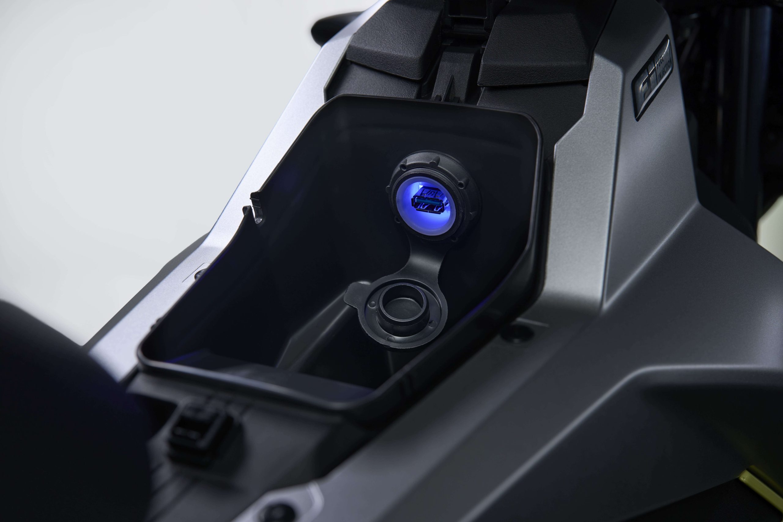 USB DC Charging Port